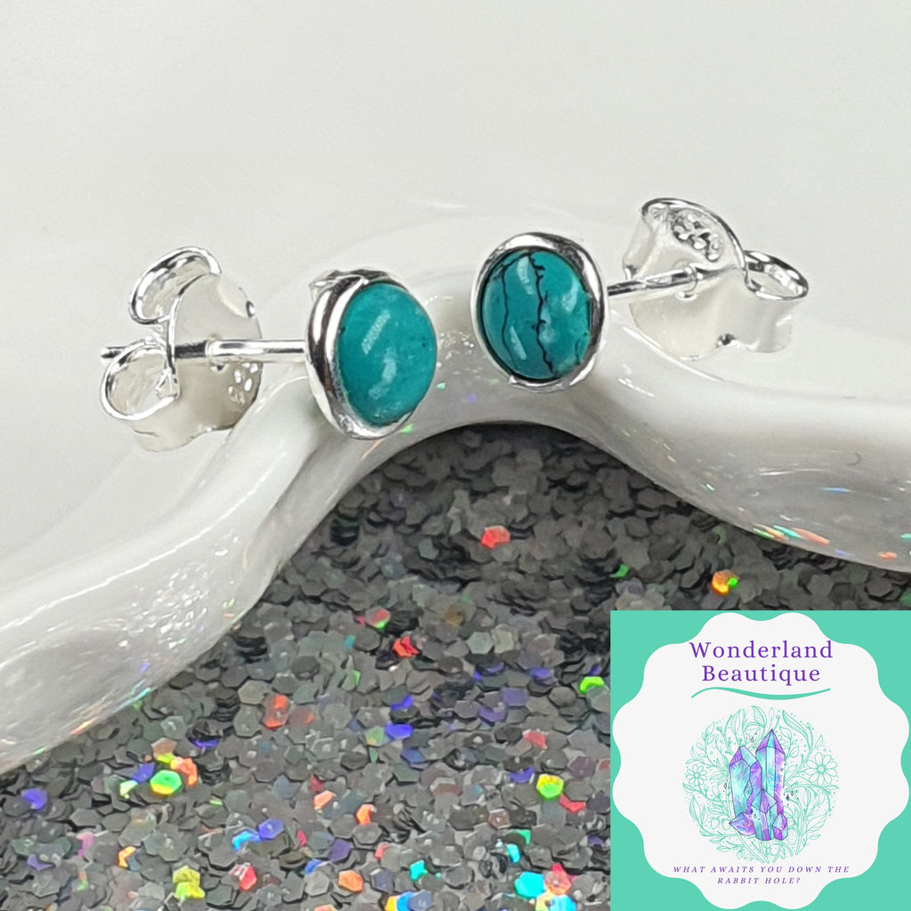 Wonderland Beautique - Round Turquoise Stud Earrings