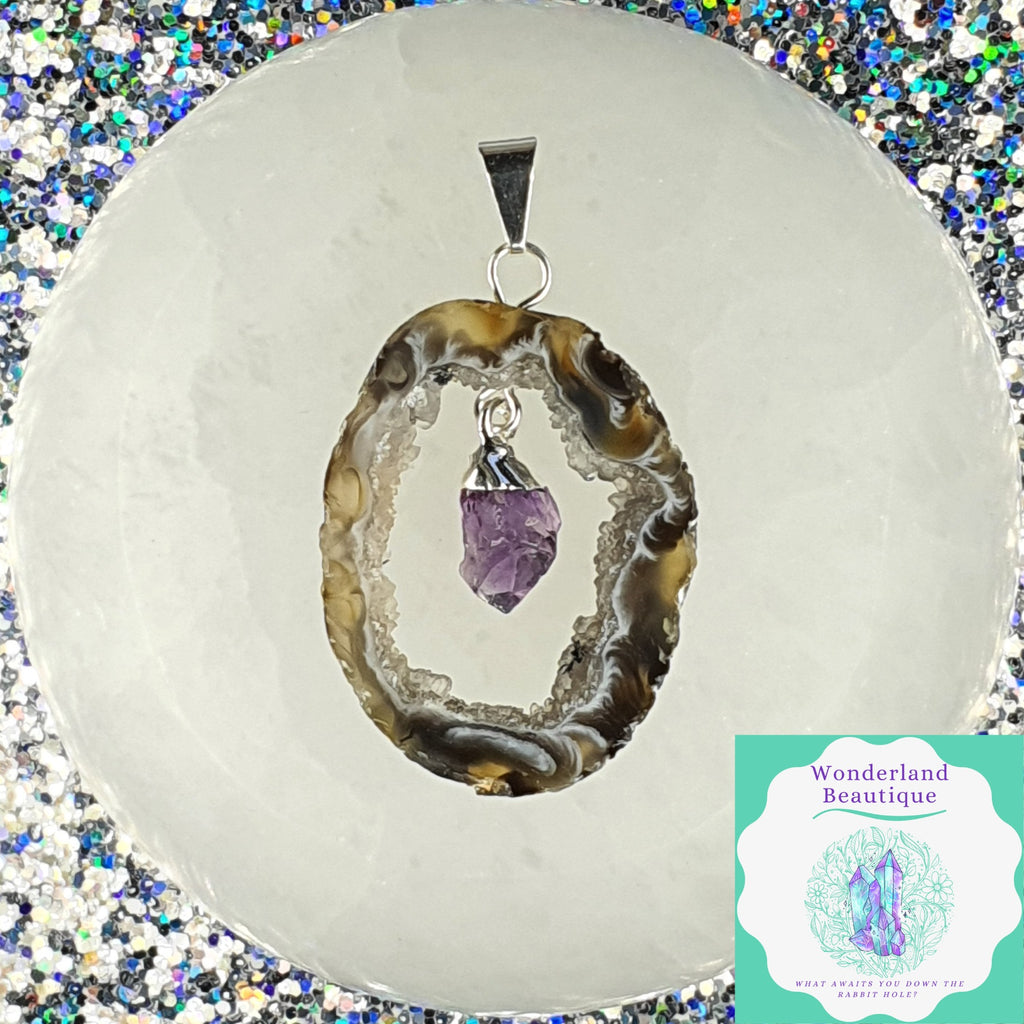 Wonderland Beautique - Silver Plated Pendant Agate Geode Slice with Amethyst Point
